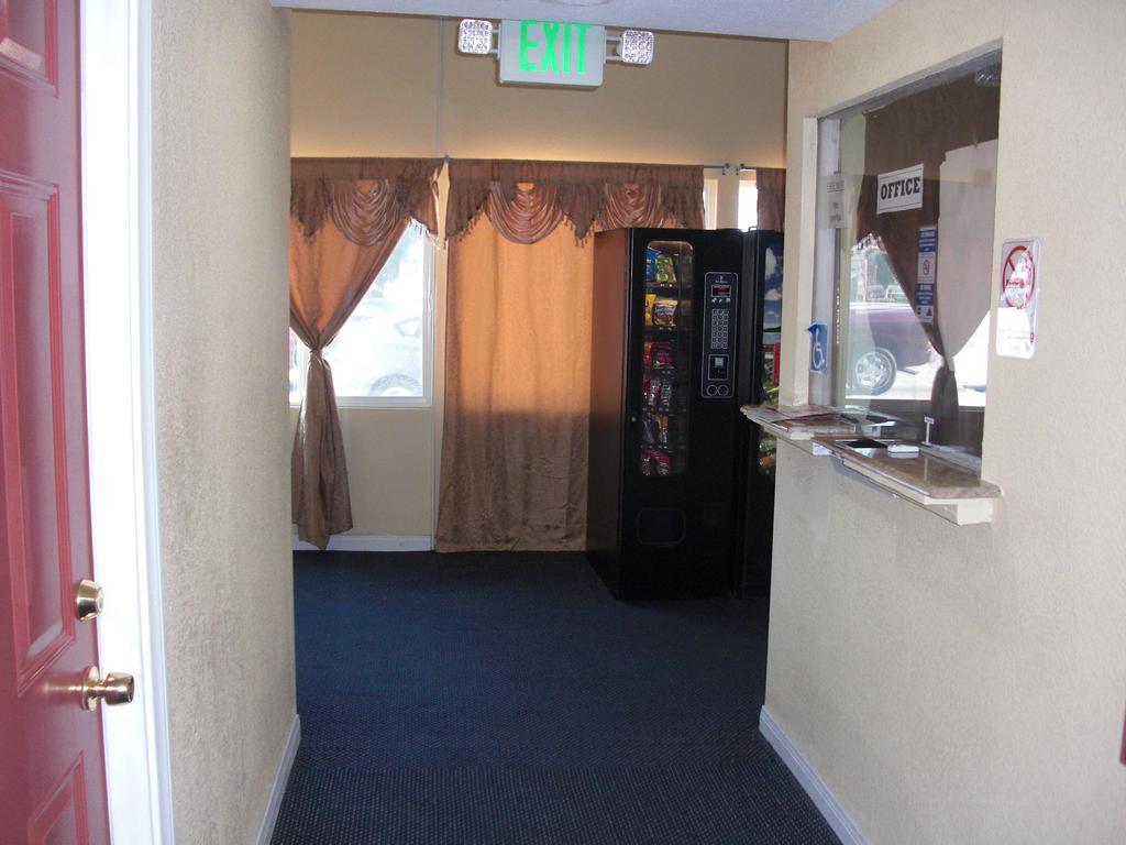 Tropicana Motel Compton Bagian luar foto