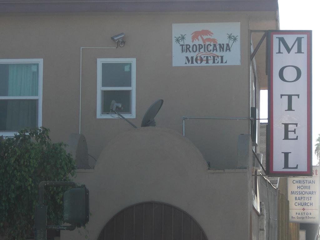 Tropicana Motel Compton Bagian luar foto