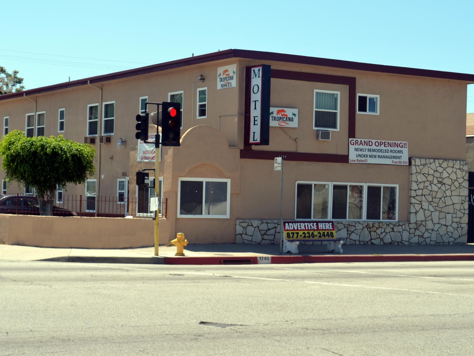 Tropicana Motel Compton Bagian luar foto